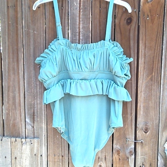 Ruffled Onepiece Swimsuit - Picture 8 of 10